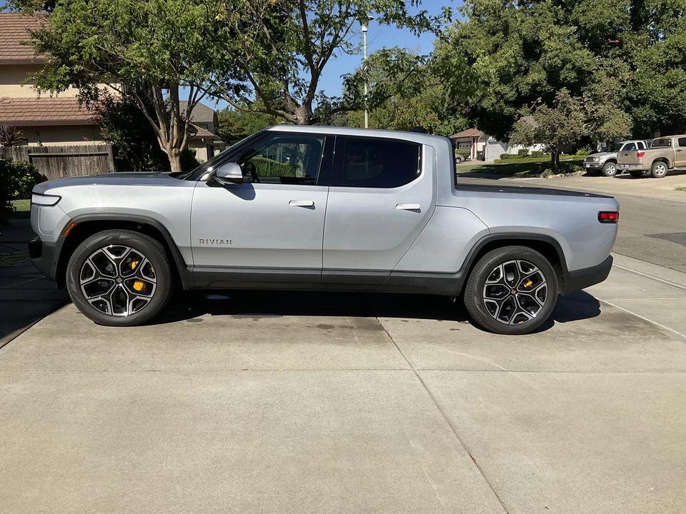 2022 Rivian R1T - Image 11 of 31