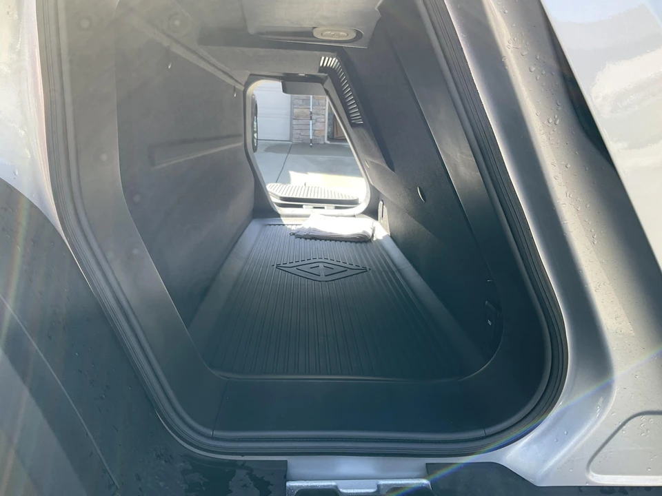 2022 Rivian R1T - Image 25 of 31