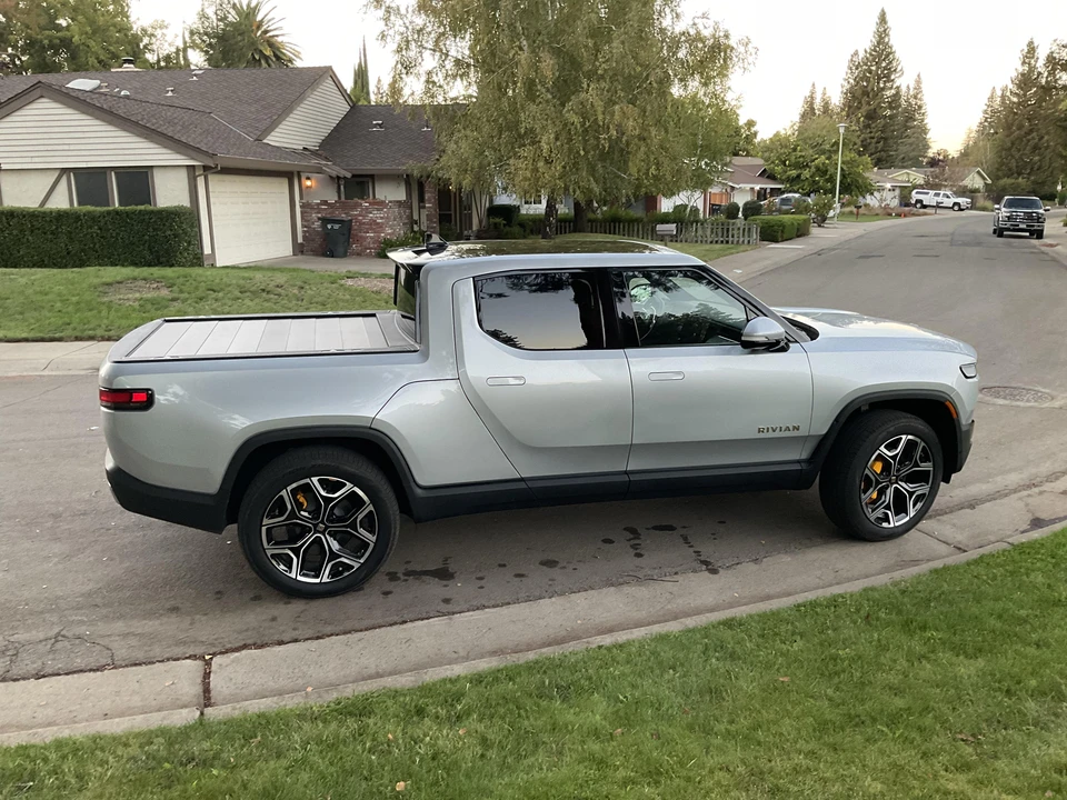 2022 Rivian R1T - Image 18 of 31