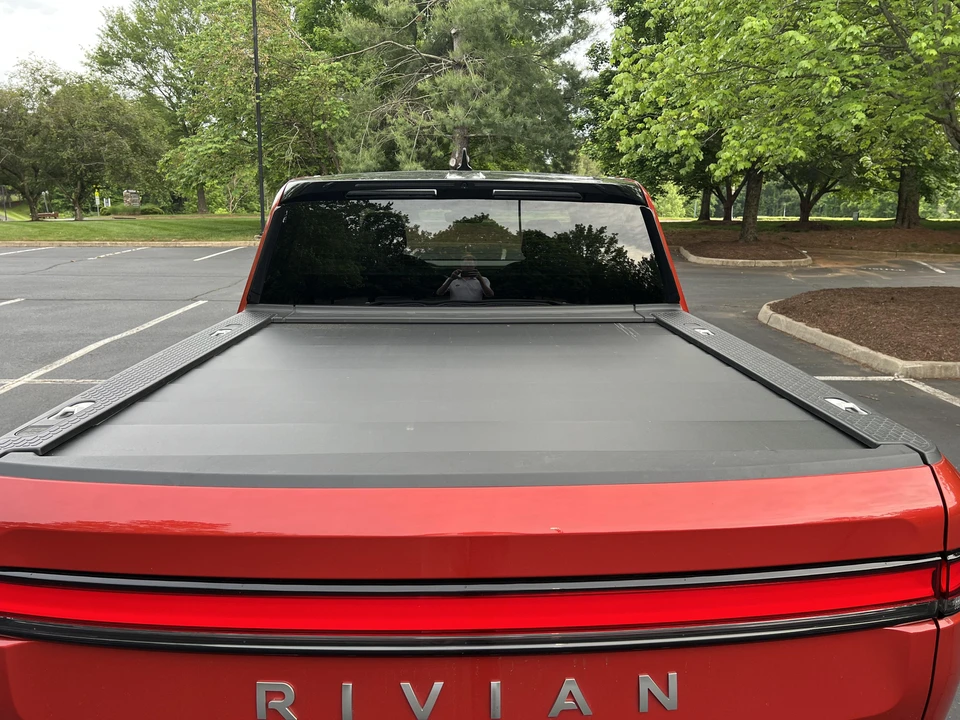 2022 Rivian R1T - Image 17 of 31