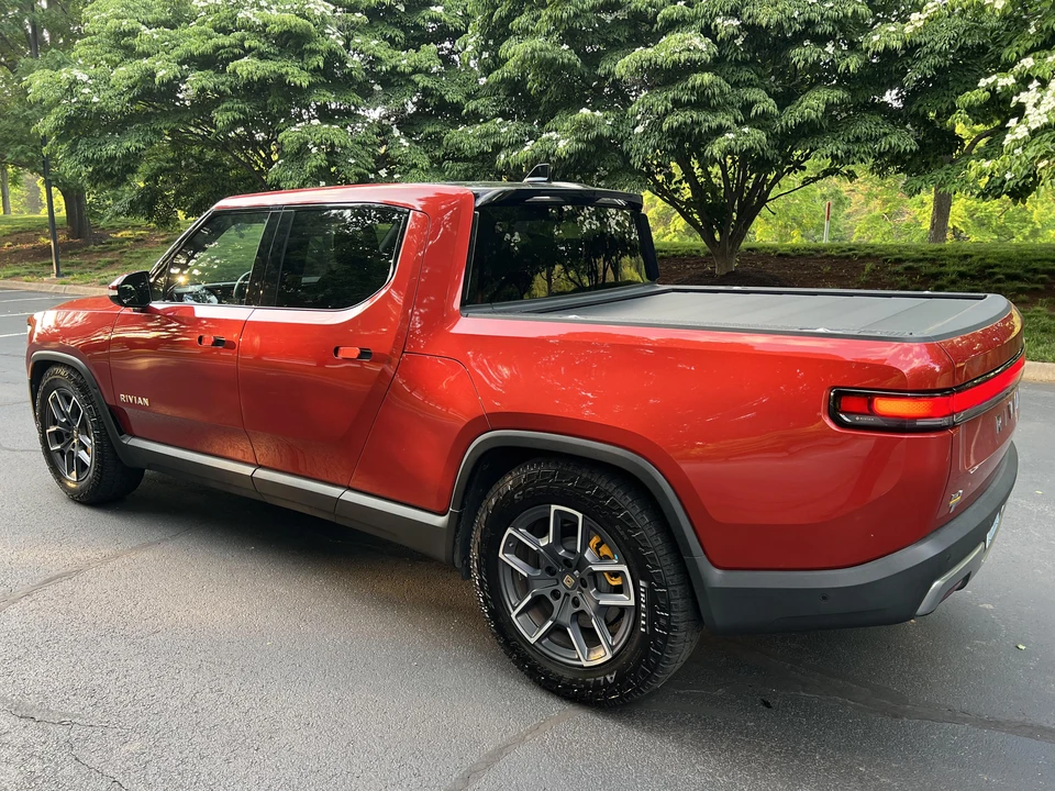 2022 Rivian R1T - Image 9 of 31