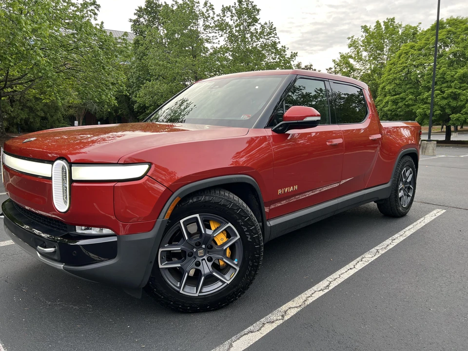 2022 Rivian R1T - Image 7 of 31