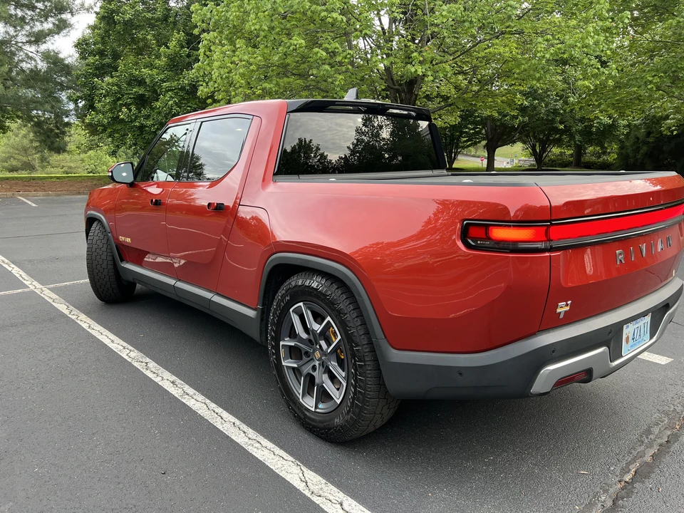 2022 Rivian R1T - Image 10 of 31
