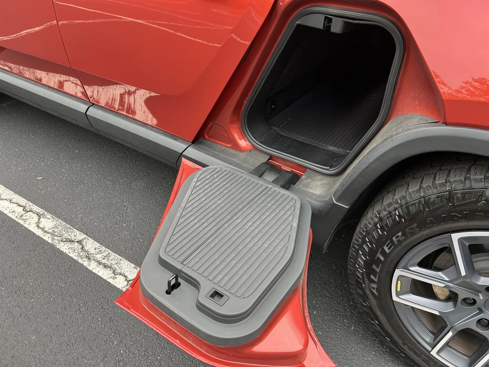 2022 Rivian R1T - Image 14 of 31