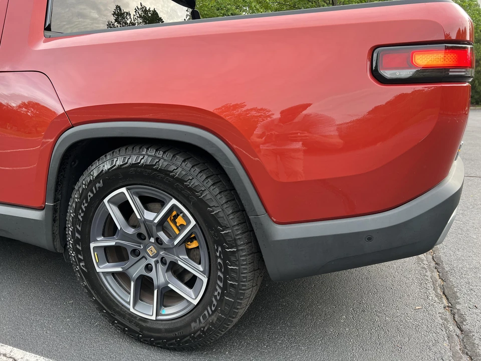 2022 Rivian R1T - Image 15 of 31