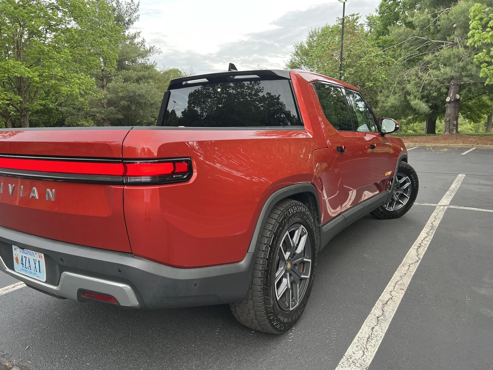 2022 Rivian R1T - Image 20 of 31