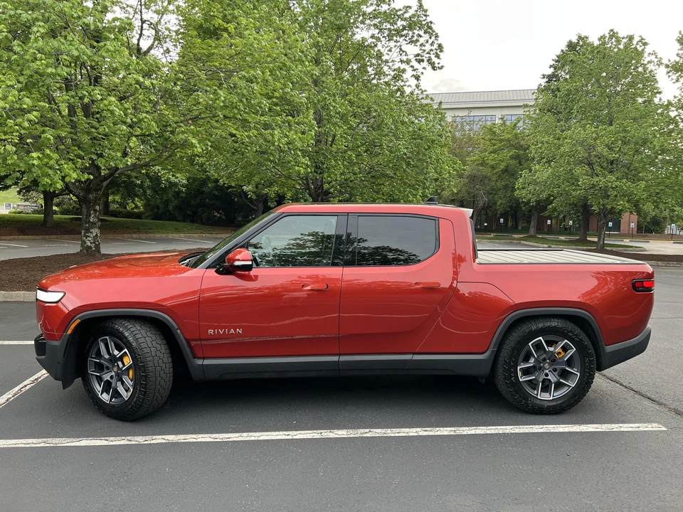 2022 Rivian R1T - Image 8 of 31