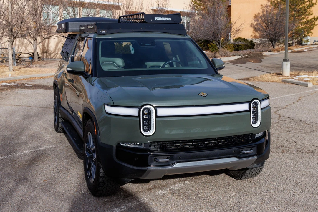 2022 Rivian R1T - Image 2 of 31