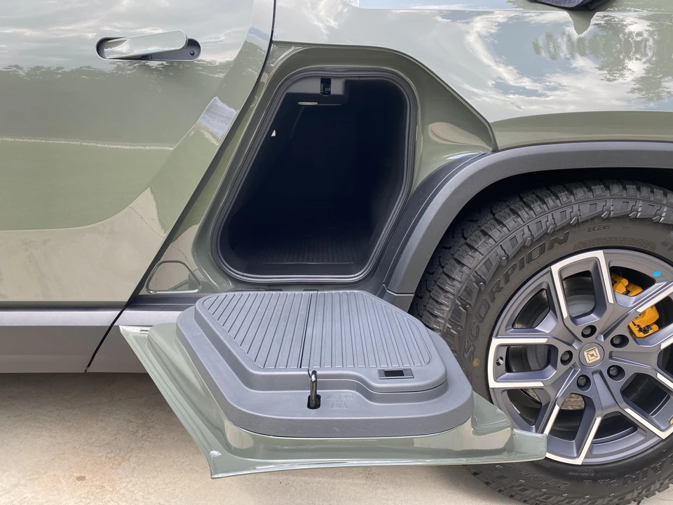 2022 Rivian R1T - Image 24 of 31