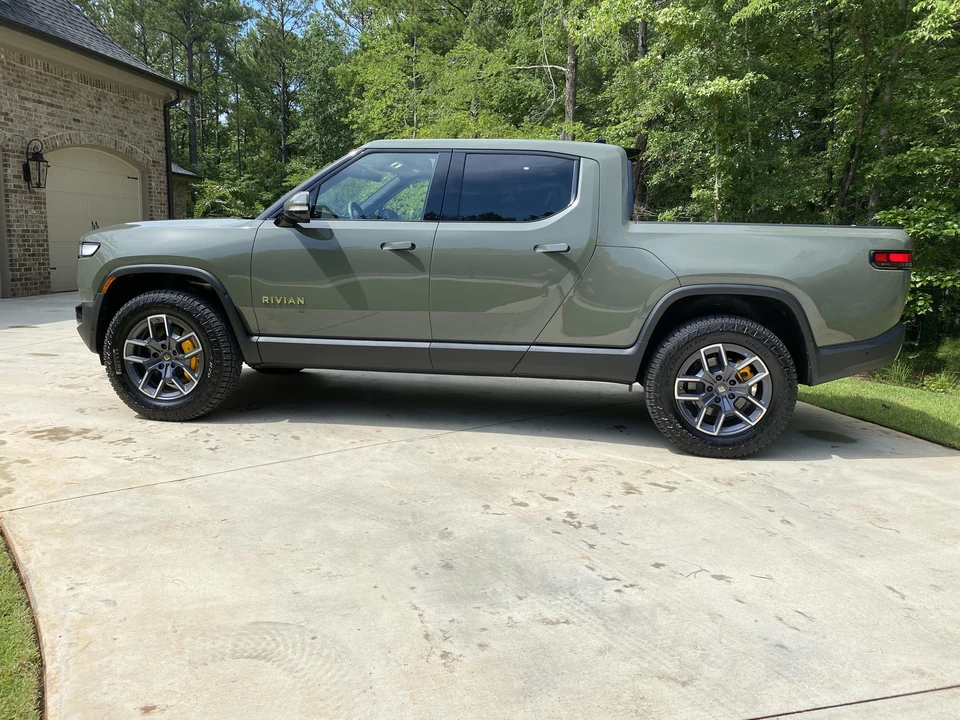 2022 Rivian R1T - Image 9 of 31