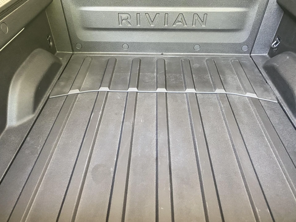 2022 Rivian R1T - Image 30 of 31