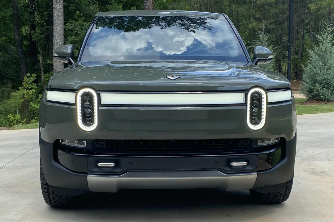 2022 Rivian R1T - Image 2 of 31