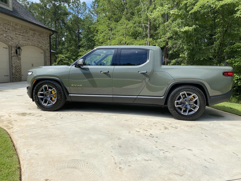 2022 Rivian R1T - Image 10 of 31