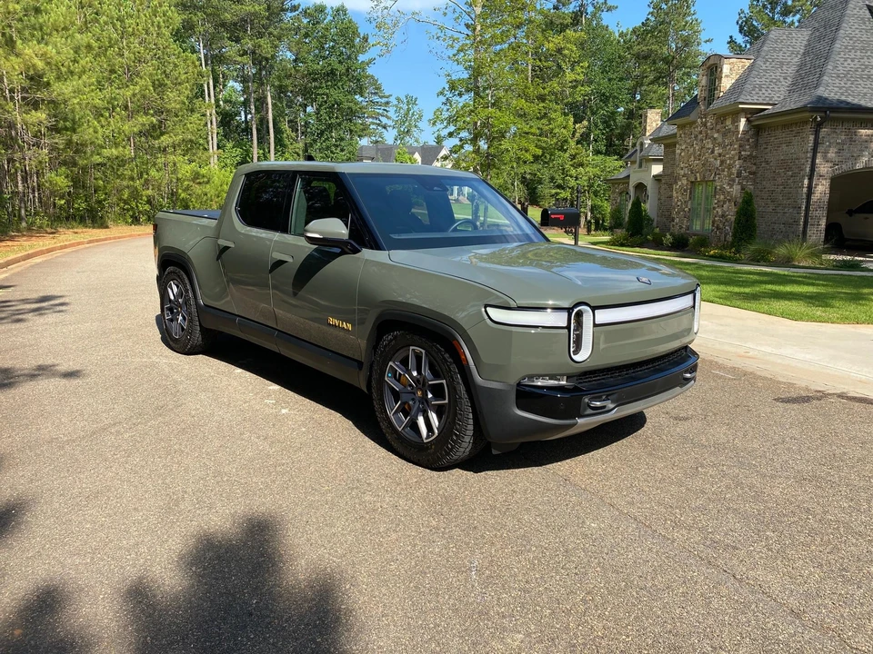 2022 Rivian R1T - Image 15 of 31
