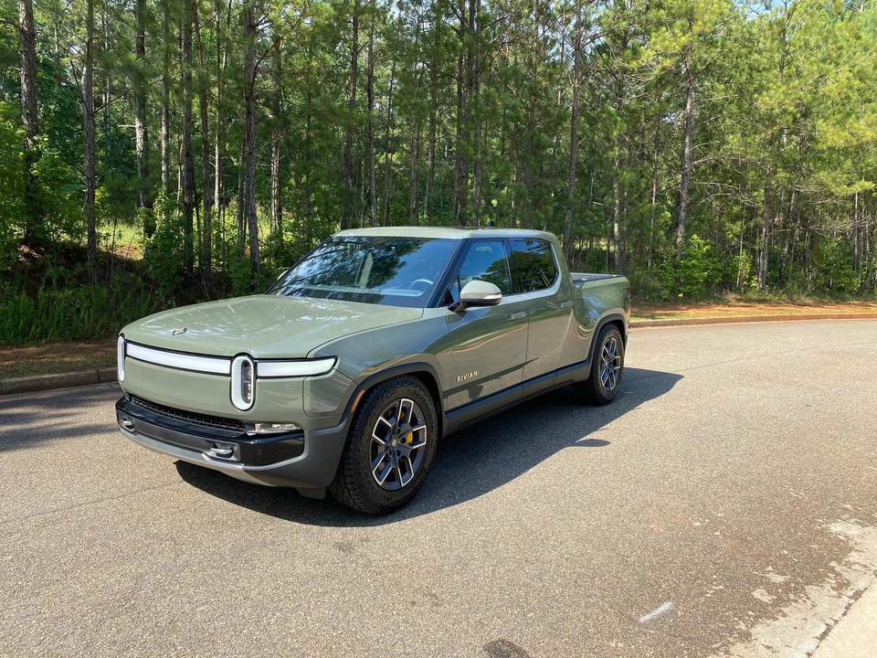 2022 Rivian R1T - Image 7 of 31