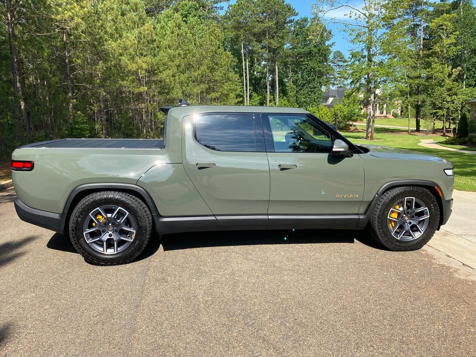 2022 Rivian R1T - Image 13 of 31
