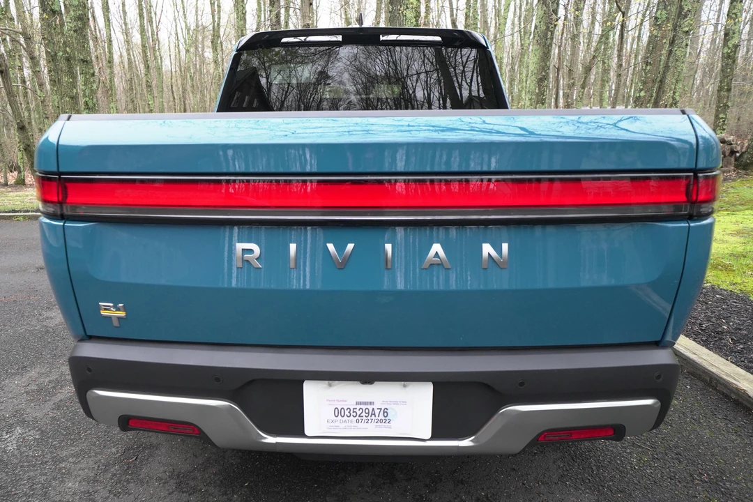 2022 Rivian R1T - Image 5 of 8