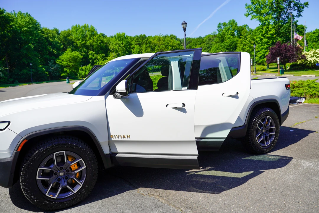 2022 Rivian R1T - Image 24 of 31
