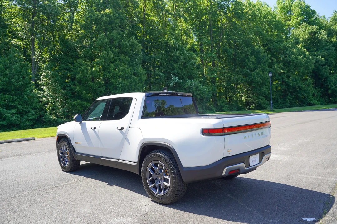 2022 Rivian R1T - Image 15 of 31