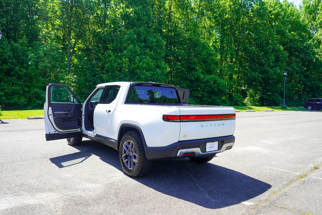 2022 Rivian R1T - Image 30 of 31