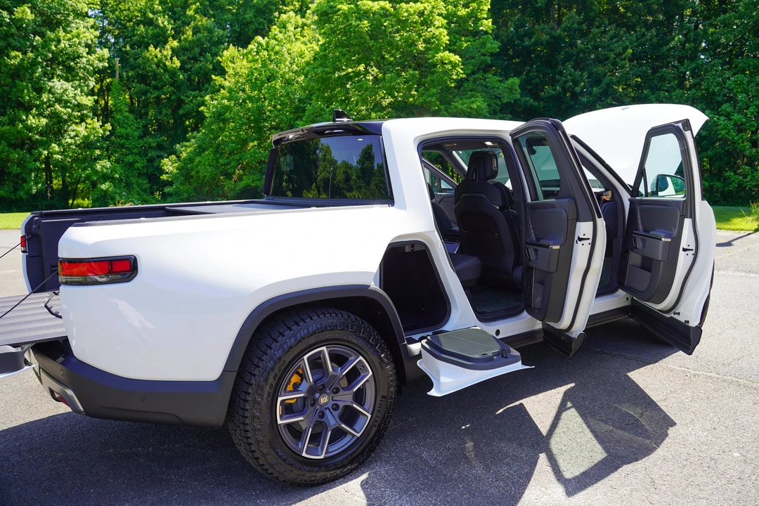 2022 Rivian R1T - Image 31 of 31