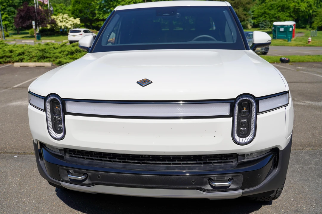 2022 Rivian R1T - Image 2 of 31