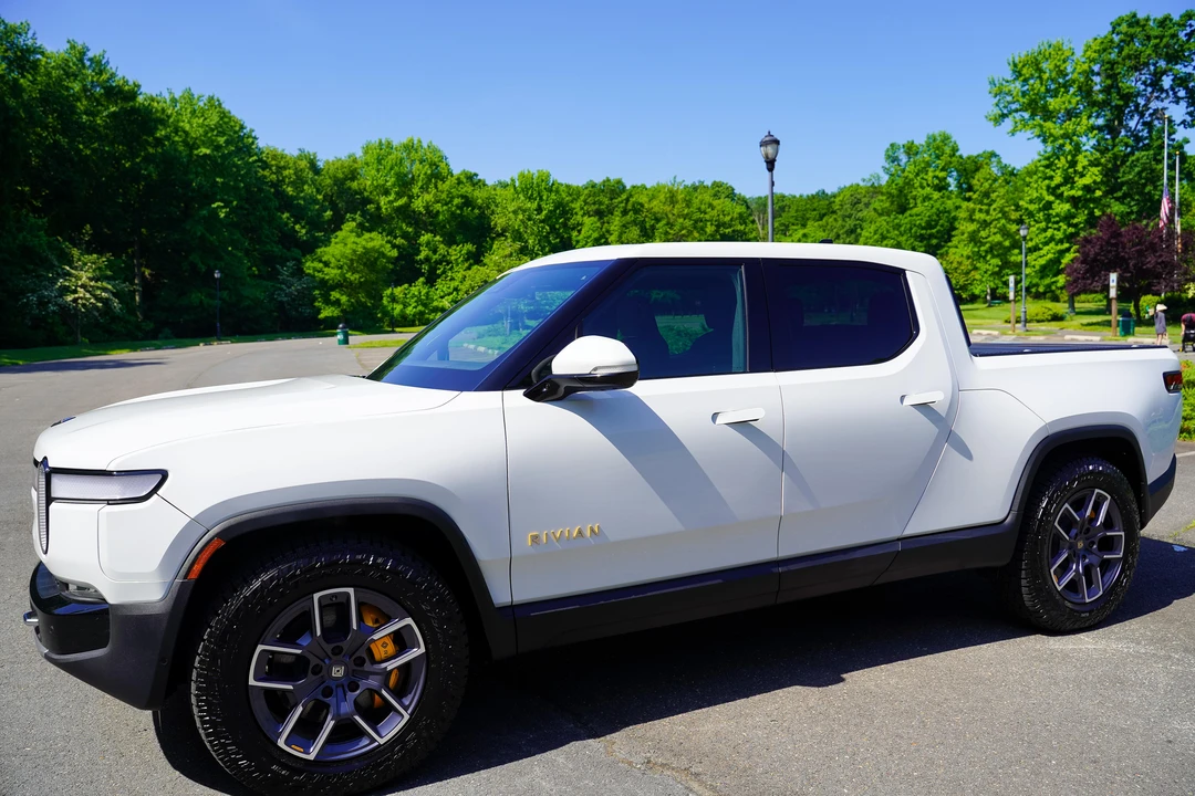 2022 Rivian R1T - Image 14 of 31