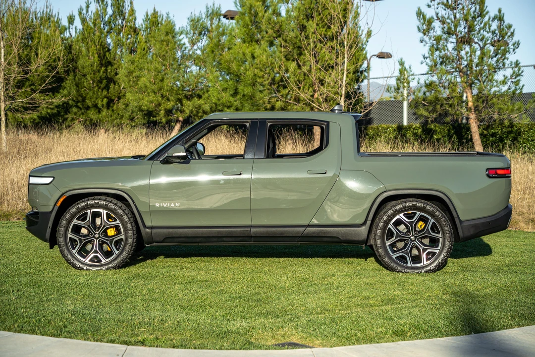 2022 Rivian R1T - Image 7 of 30