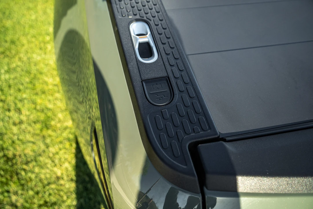 2022 Rivian R1T - Image 18 of 30