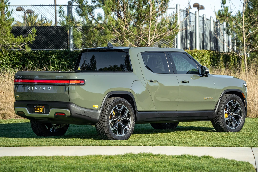 2022 Rivian R1T - Image 8 of 30