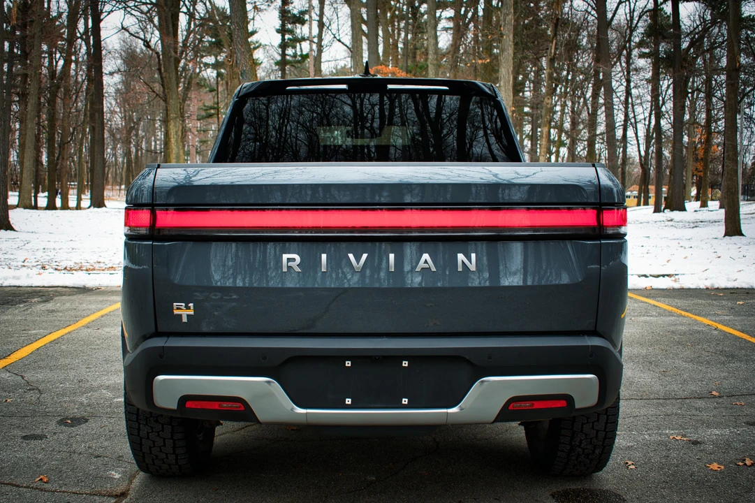 2022 Rivian R1T - Image 9 of 31