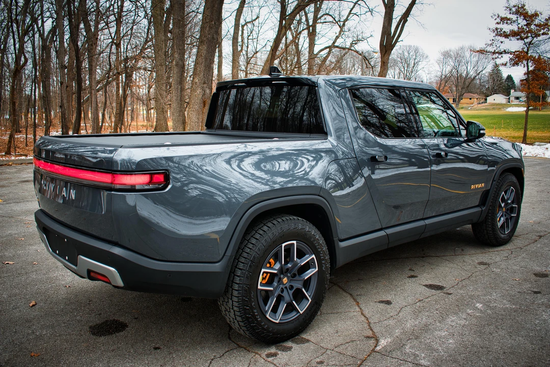 2022 Rivian R1T - Image 10 of 31