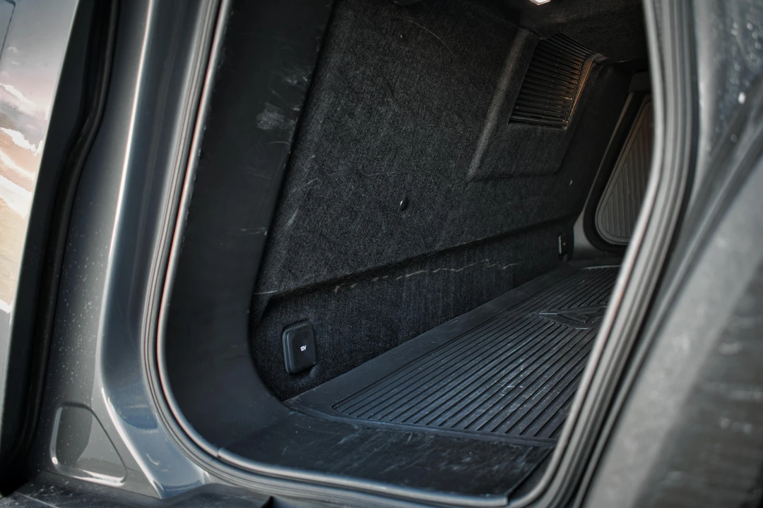 2022 Rivian R1T - Image 30 of 31