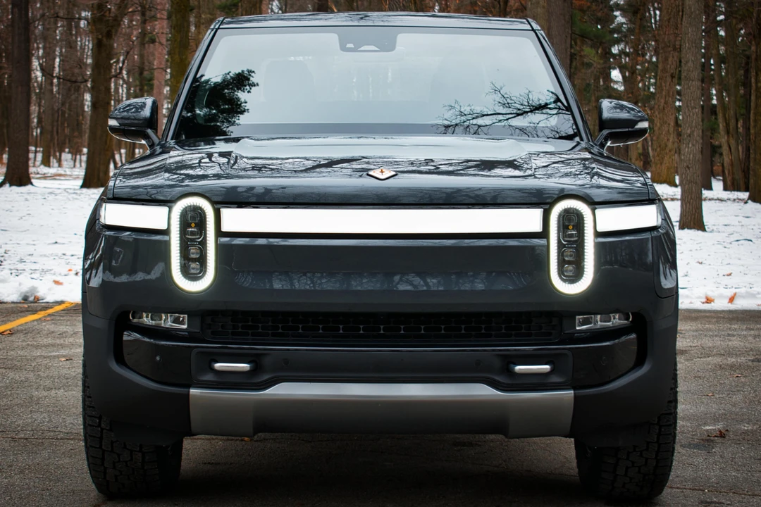 2022 Rivian R1T - Image 2 of 31