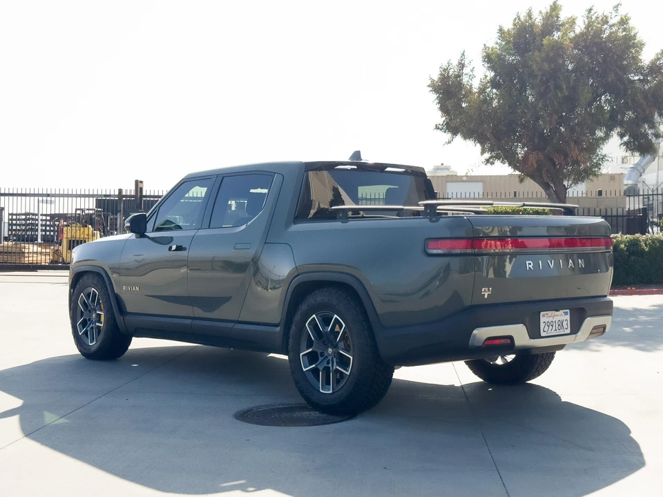 2022 Rivian R1T - Image 7 of 31