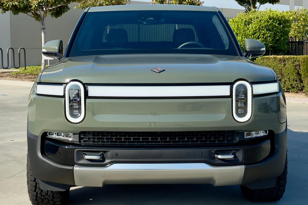 2022 Rivian R1T - Image 2 of 31
