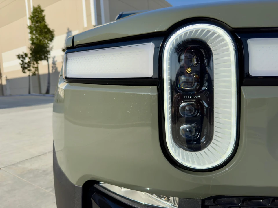 2022 Rivian R1T - Image 9 of 31