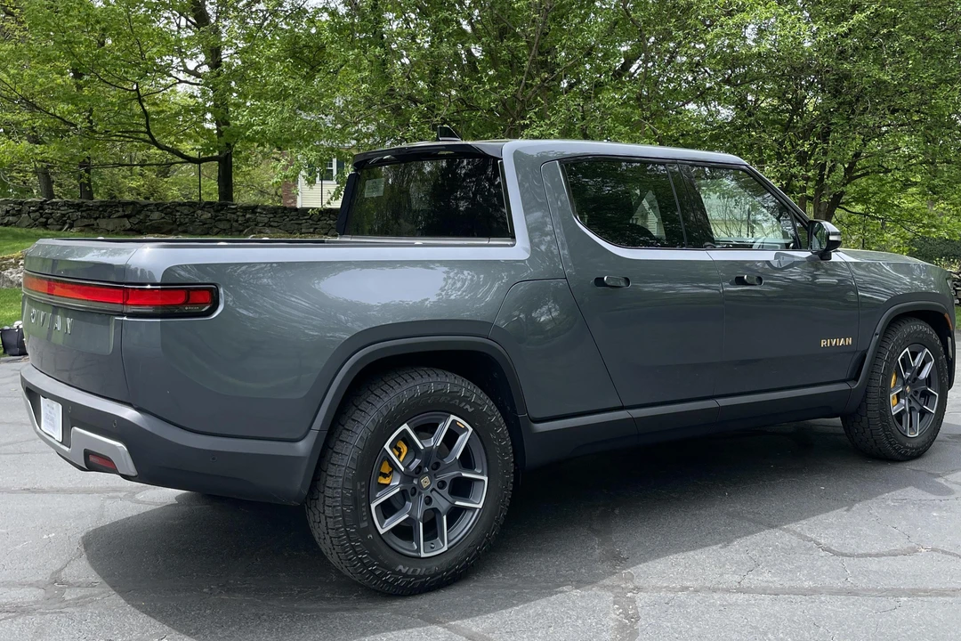2022 Rivian R1T - Image 10 of 12