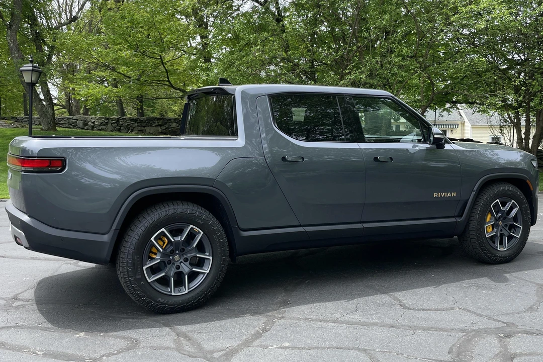 2022 Rivian R1T - Image 3 of 12