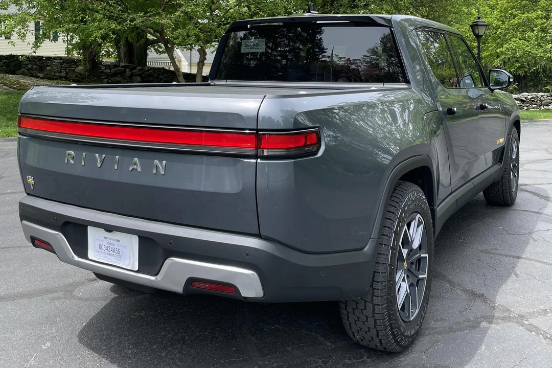 2022 Rivian R1T - Image 8 of 12