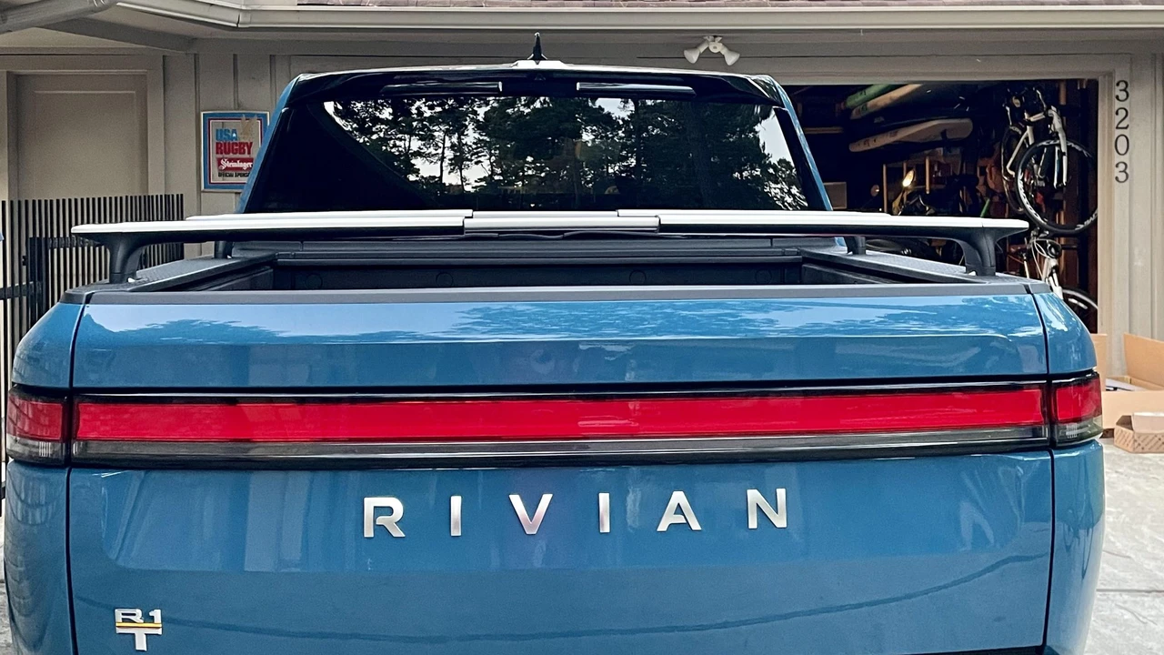 2022 Rivian R1T - Image 13 of 31