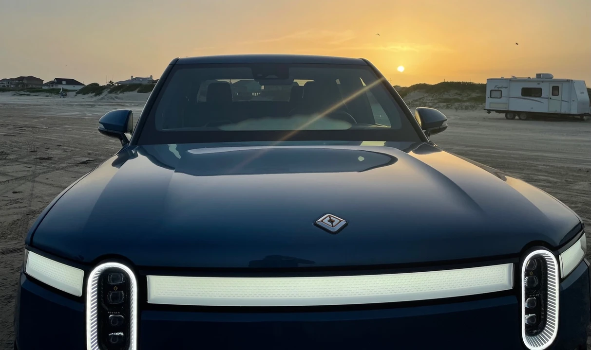 2022 Rivian R1T - Image 25 of 31