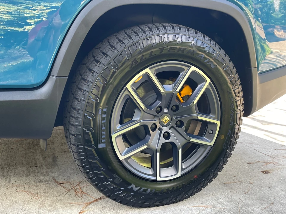 2022 Rivian R1T - Image 30 of 31