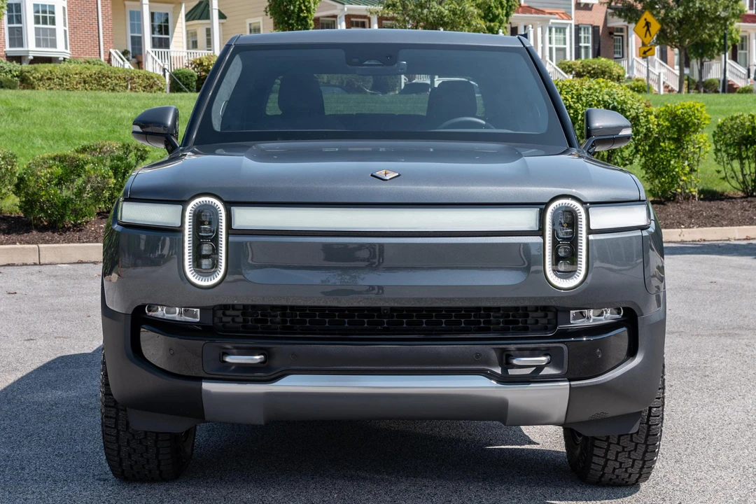 2022 Rivian R1T - Image 2 of 31
