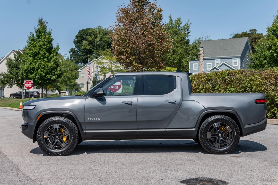 2022 Rivian R1T - Image 7 of 31