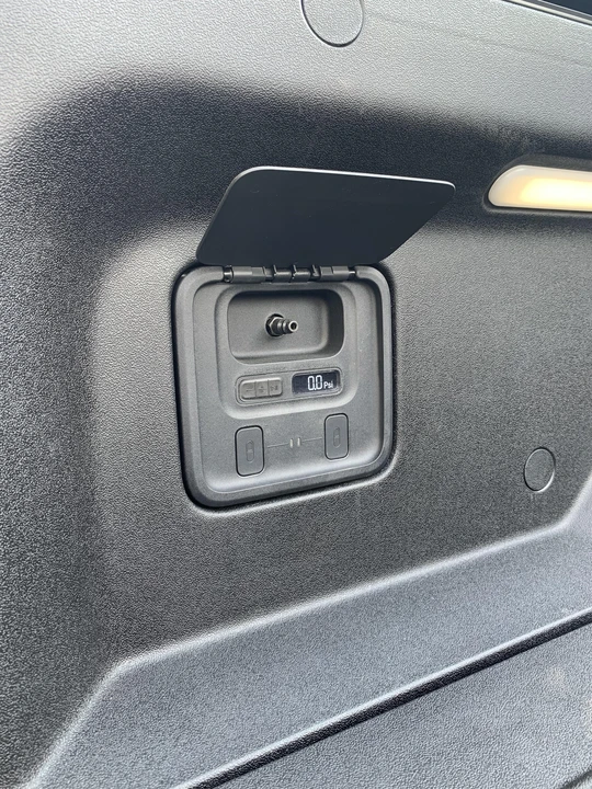 2022 Rivian R1T - Image 30 of 31