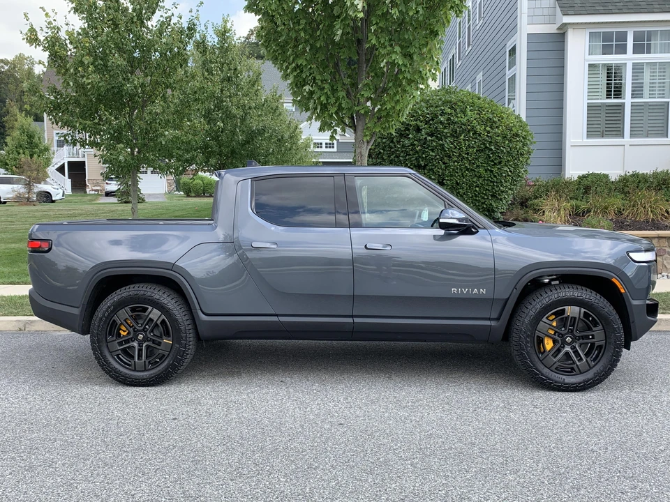 2022 Rivian R1T - Image 10 of 31