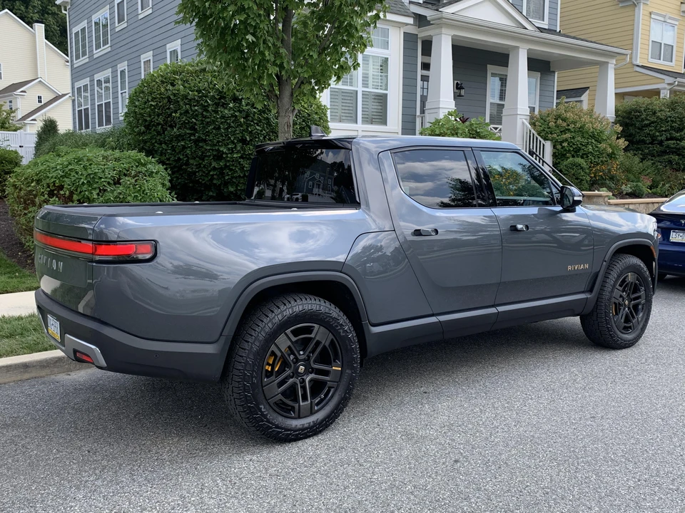 2022 Rivian R1T - Image 9 of 31