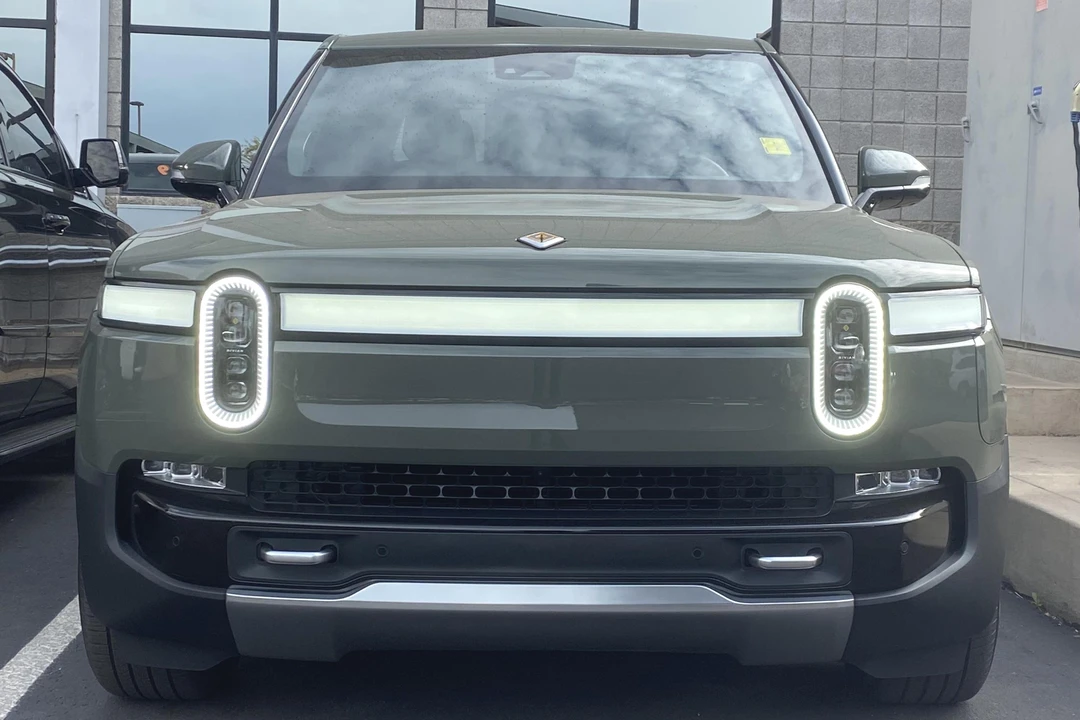 2022 Rivian R1T - Image 2 of 7