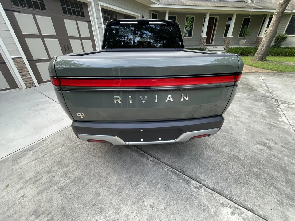 2022 Rivian R1T - Image 25 of 31